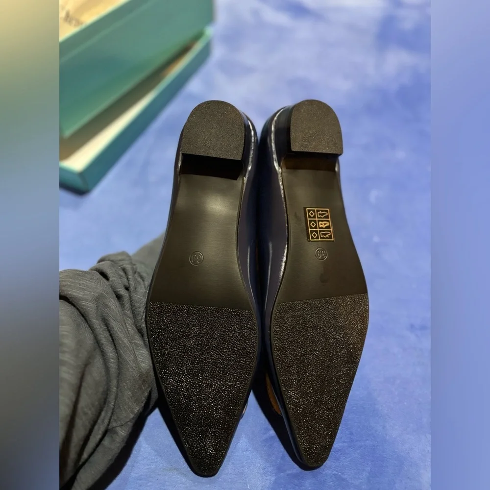 NWT Chicmyth Navy Ballet Flats – Gold Rose Emblem – Size 39